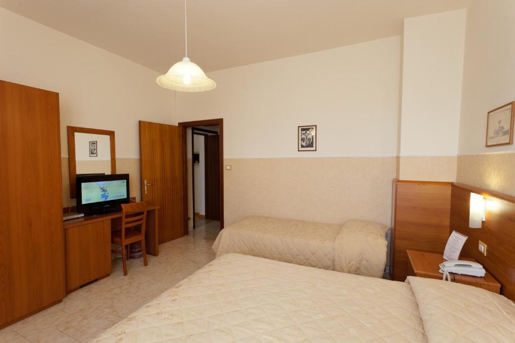 Parking Hotel Giardino Livorno Værelse billede
