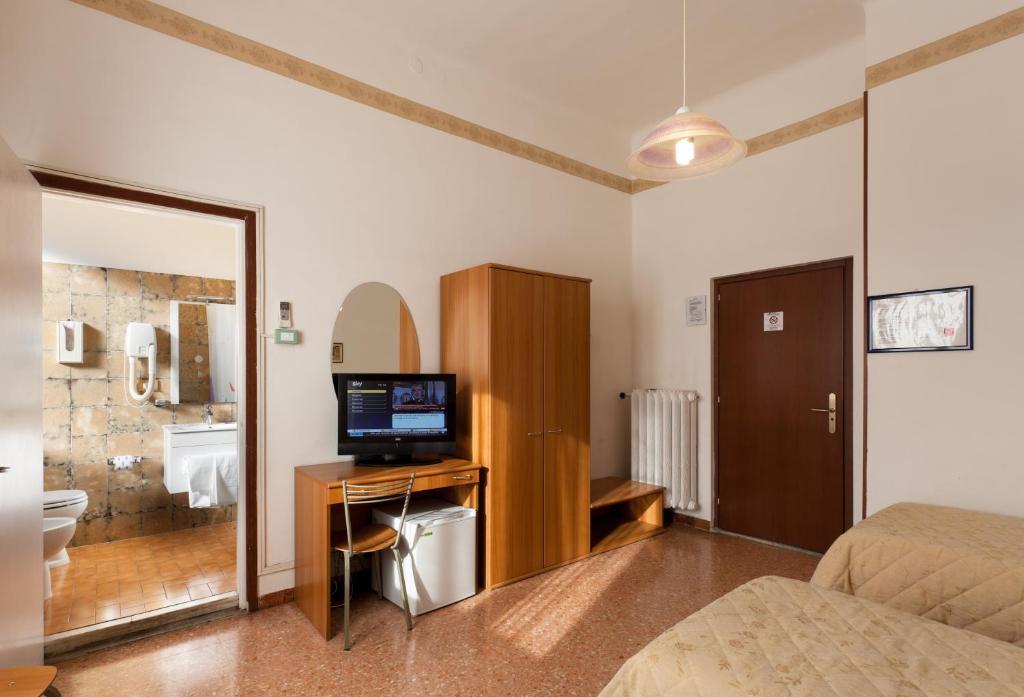 Parking Hotel Giardino Livorno Værelse billede