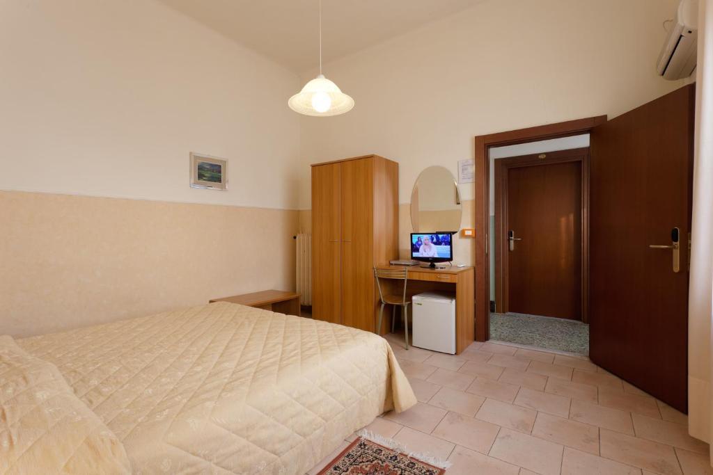 Parking Hotel Giardino Livorno Værelse billede