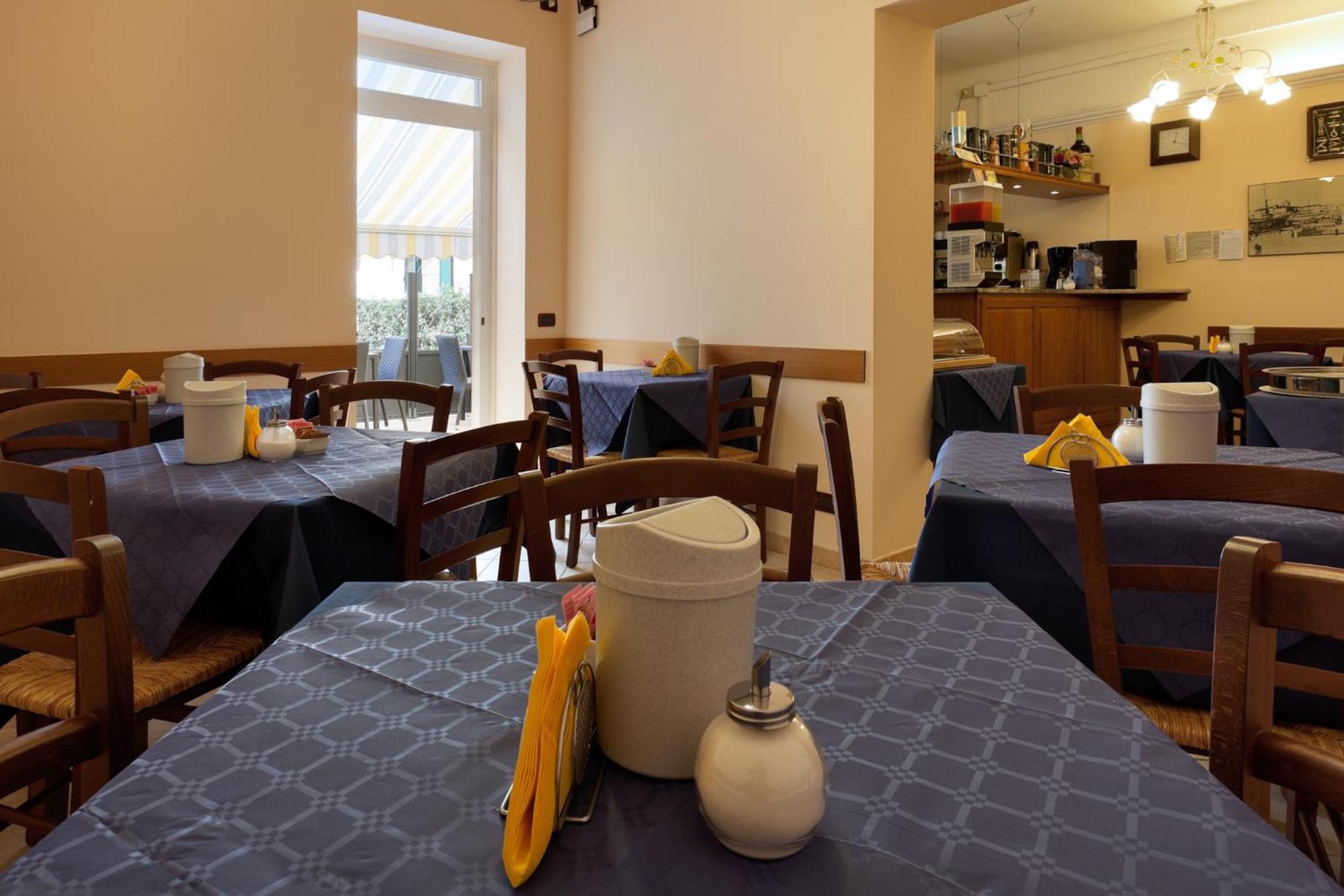 Parking Hotel Giardino Livorno Eksteriør billede