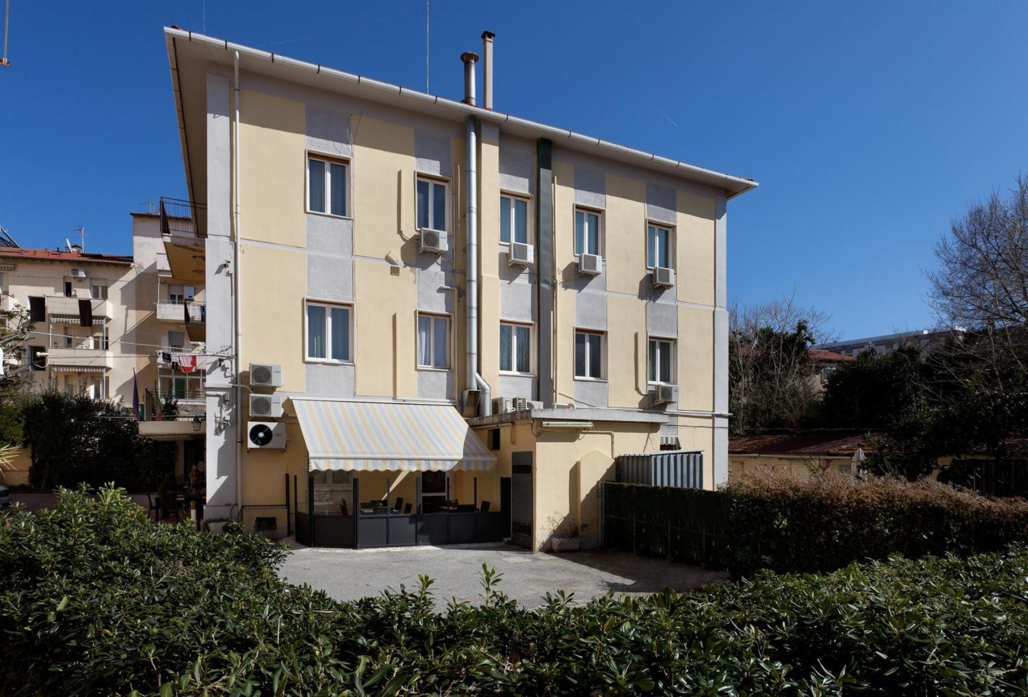 Parking Hotel Giardino Livorno Eksteriør billede