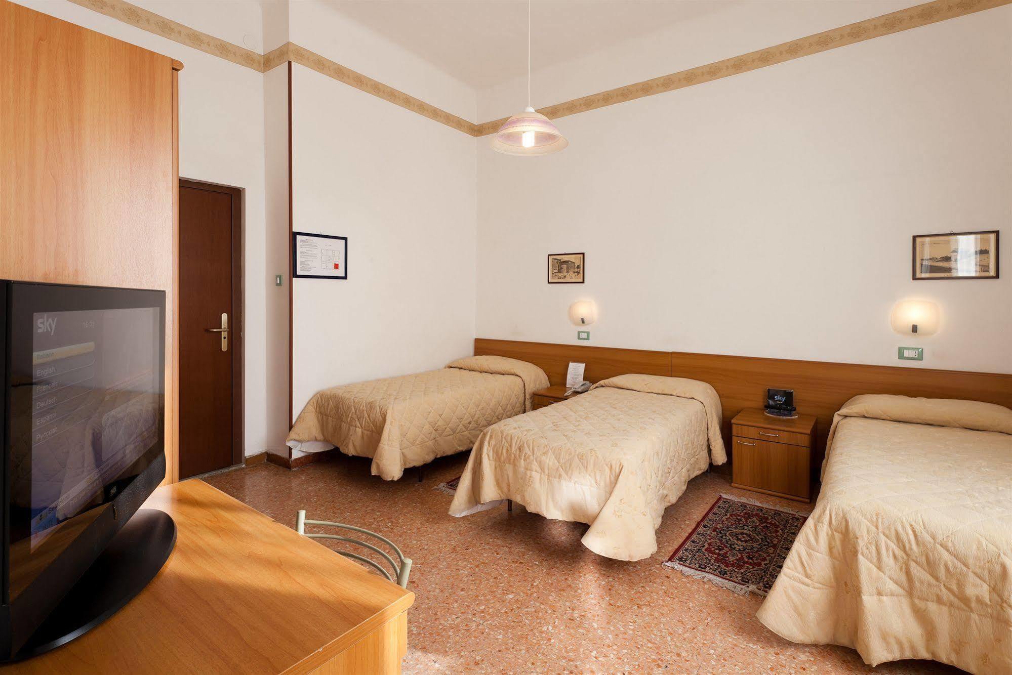 Parking Hotel Giardino Livorno Eksteriør billede