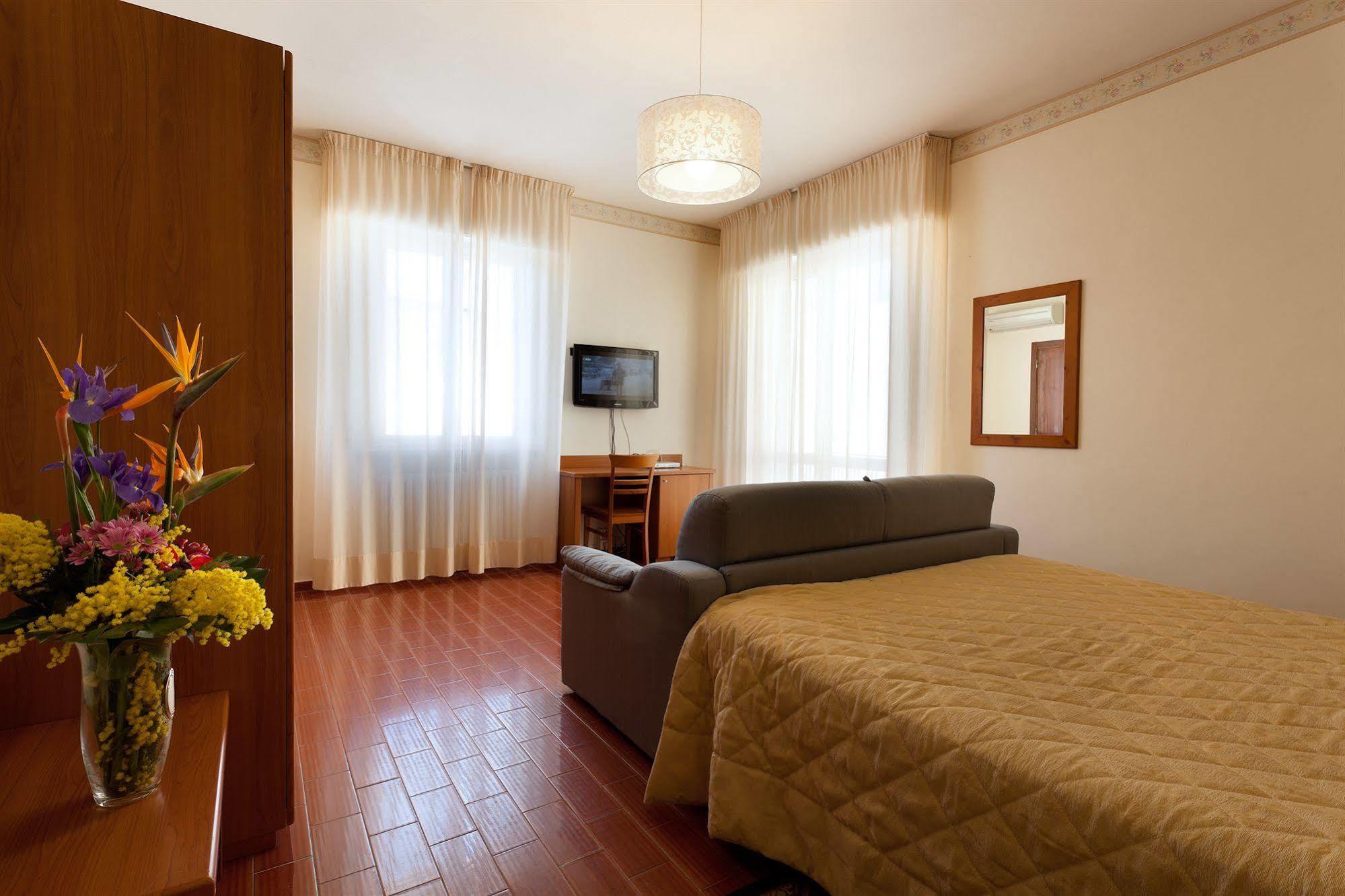 Parking Hotel Giardino Livorno Eksteriør billede