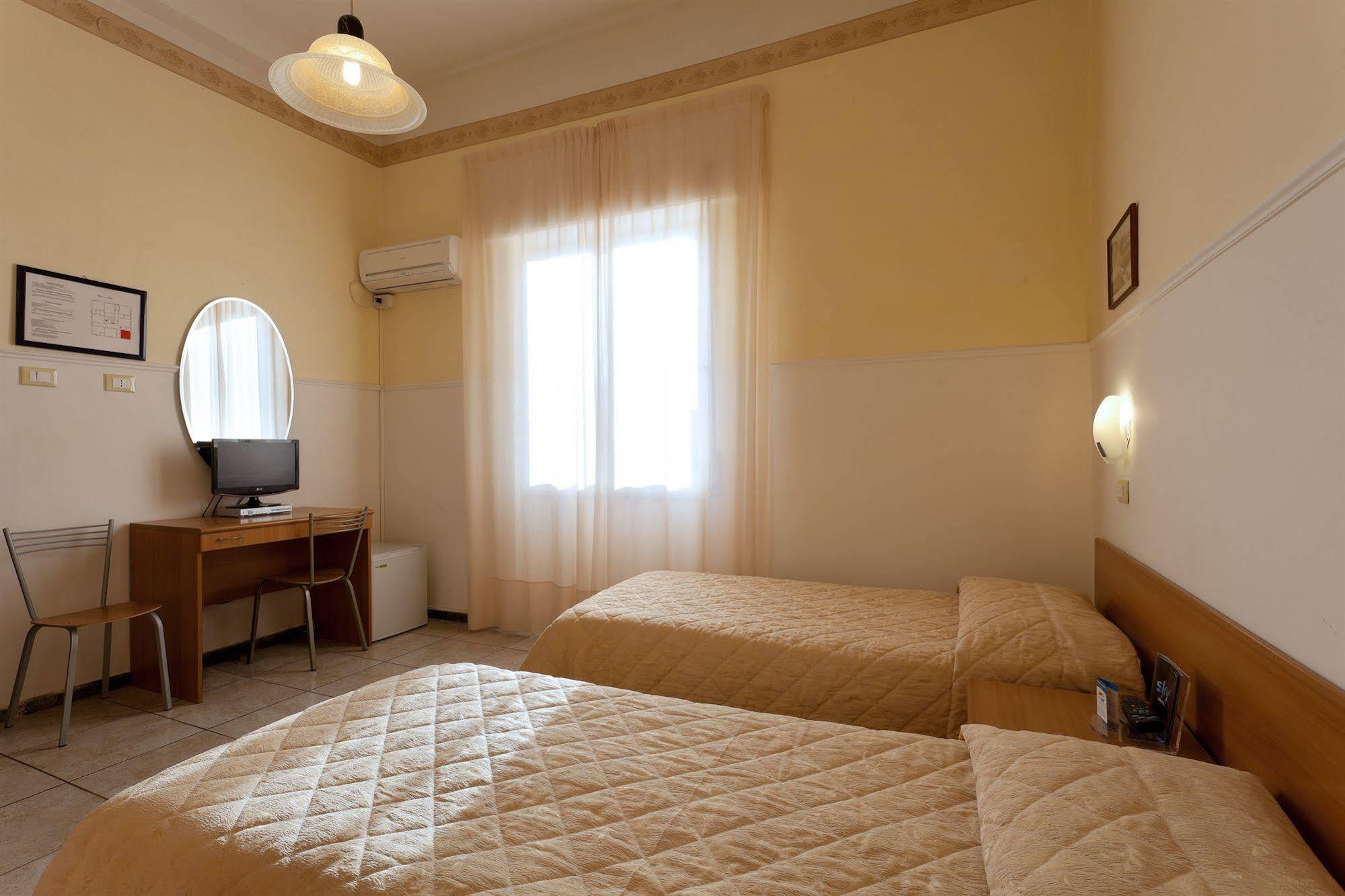 Parking Hotel Giardino Livorno Eksteriør billede