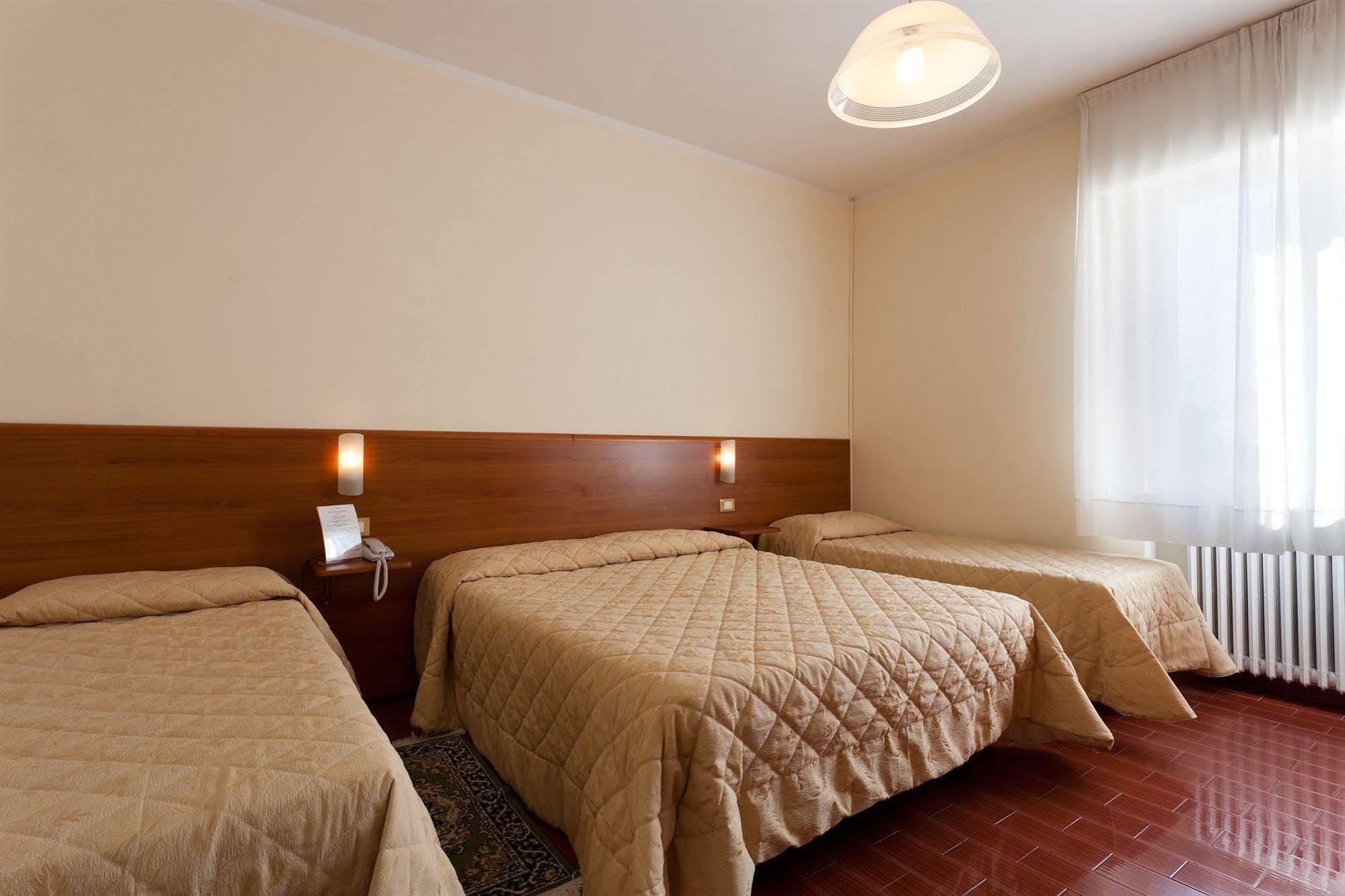 Parking Hotel Giardino Livorno Eksteriør billede